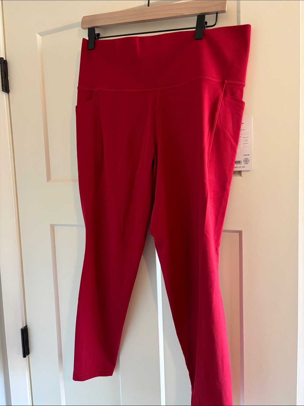 NWT Athleta Stash 7/8 leggings